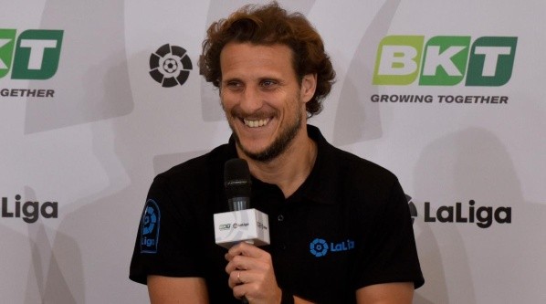 Diego Forlán, en carrera para dirigir a la Sub-20 de Uruguay