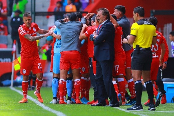 Todo Toluca festeja detrás de La Volpe (Imago 7)