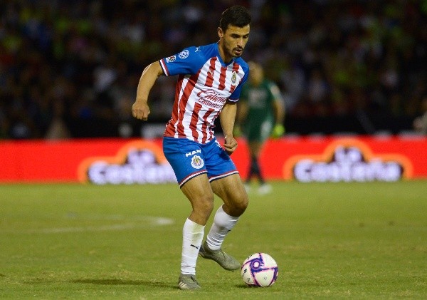 Oswaldo Alanís con la playera de Chivas (Imago 7)