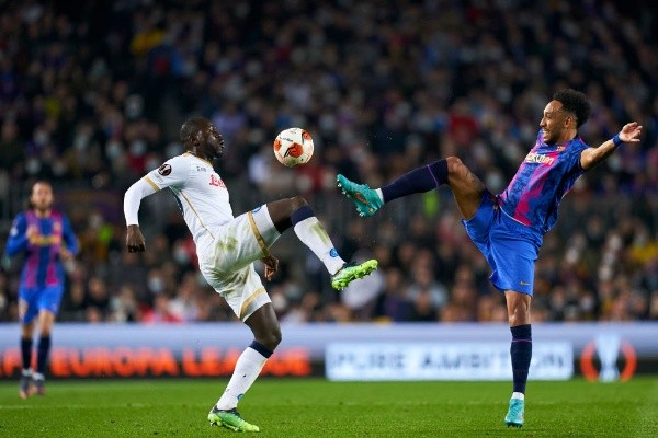 Koulibaly ante Aubameyang. (Getty)