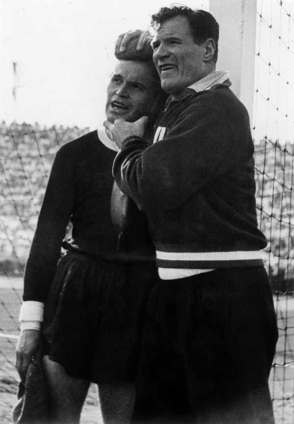 Kurt Schmied, tras su colapso y la ayuda del masajista de Austria