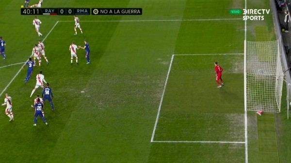 Imagen del offside de Casemiro en Rayo Vallecano vs Real Madrid