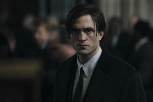 Robert Pattinson encara a nova versão do herói - Foto: Warner Bros.
