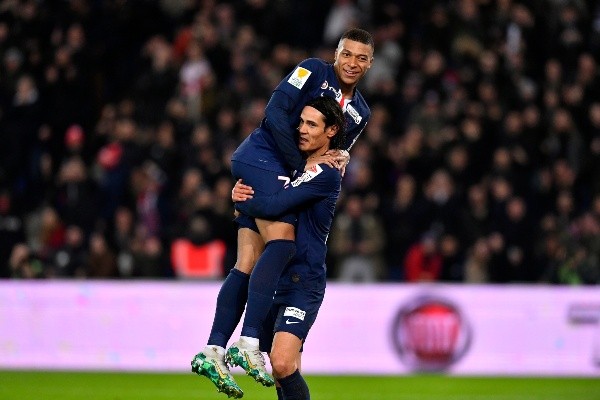 Kylian Mbappé y Edinson Cavani.