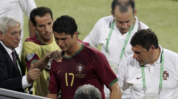 Cristiano Ronaldo se marchó entre lágrimas por la infracción de Boulahrouz