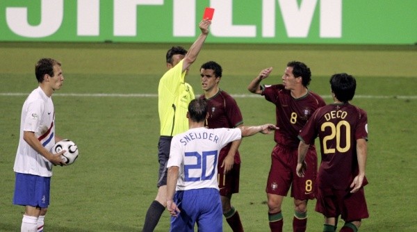 Deco, expulsado sobre el final del Países Bajos vs Portugal en Alemania 2006