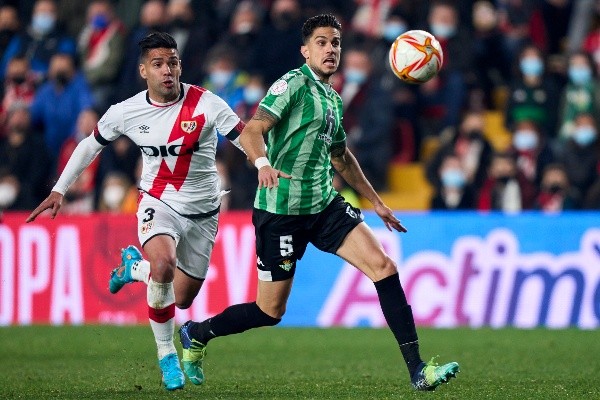 Radamel Falcao y Marc Bartra: Getty