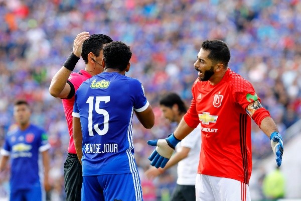 Johnny Herrera Roberto Tobar