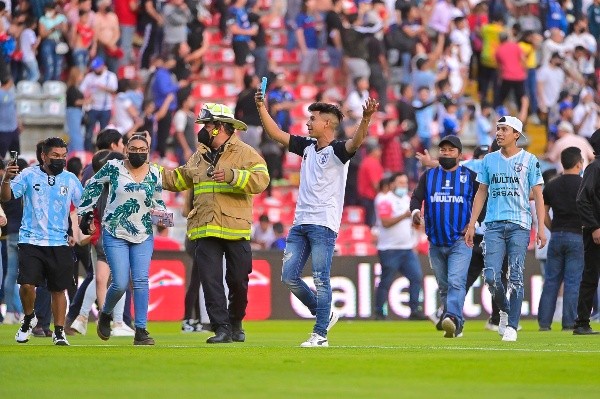 El descontrol que se vivió en el Estadio de La Corregidora (Imago 7)