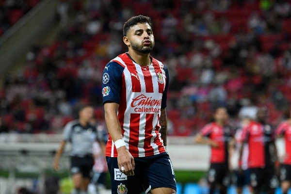 Alexis Vega podría perderse el Clásico Nacional (Imago 7)
