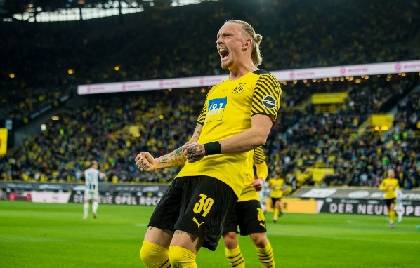 Marius Wolf después de su gol (Getty)