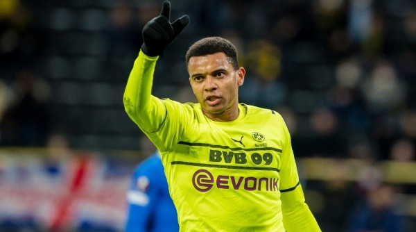 Manuel Akanji, defensor suizo, Borussia Dortmund