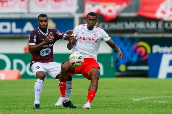 Internacional encaminha contratação de Wesley Moraes