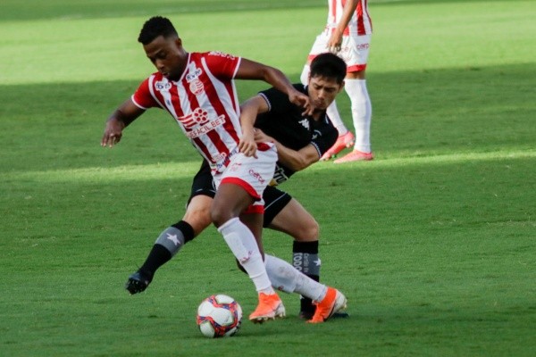 Foto: (Rafael Vieira/AGIF) - Atualmente no Brusque, Matheus Trindade esteve no Náutico nas últimas duas temporadas