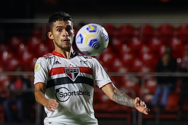 Foto: Marcello Zambrana/AGIF - Nestor tem contrato no São Paulo até o fim de 2024 e clube não pensa em negociação no Brasil