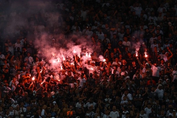 Foto: (Marcello Zambrana/AGIF) - Mais uma vez, a torcida do Corinthians arrancou elogios de Vítor Pereira