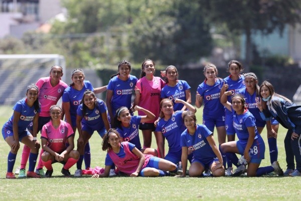 Al final del encuentro las cementeras celebraron el triunfo. (Imago 7)