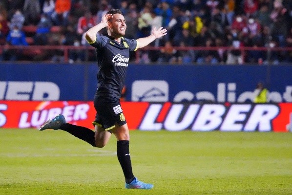 Canelo Angulo sigue presentanto problemas en Chivas (Imago 7)