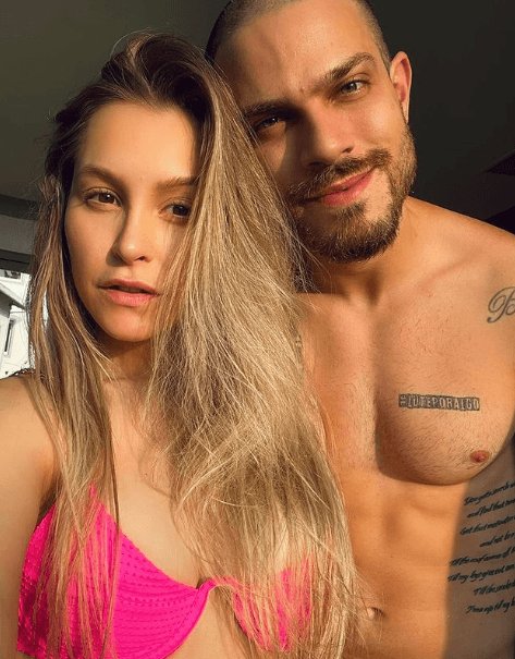 Carla e Felipe, seu atual namorado. Reprodução/Instagram