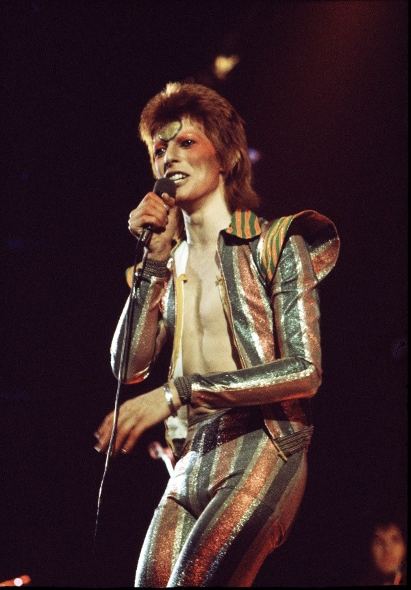 El icónico look de Bowie. (Getty)