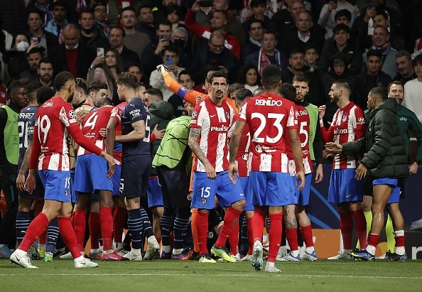 Amago de pelea en el Wanda. Getty.