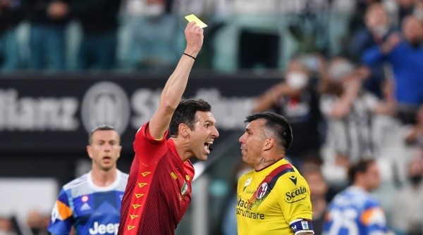 Medel colmó la paciencia del árbitro y fue expulsado en Juventus vs. Bologna