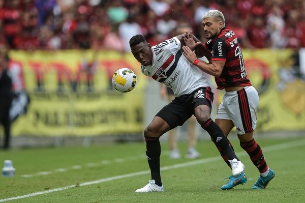  Thiago Ribeiro/AGIF/ São Paulo e Flamengo em duelo pelo Brasileirão. 