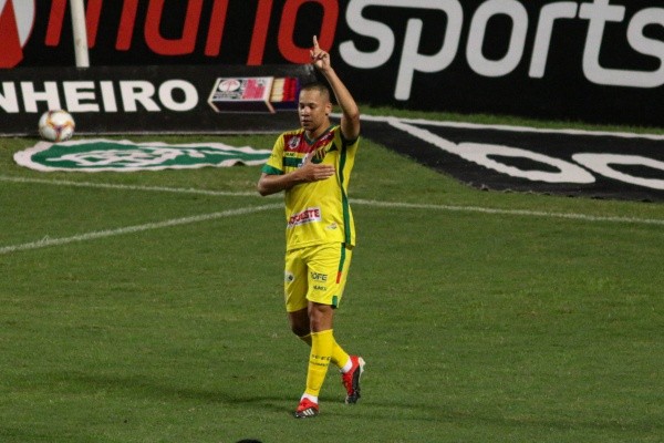 Caio Dantas chega ao Náutico e é mais um reforço do Timbu para