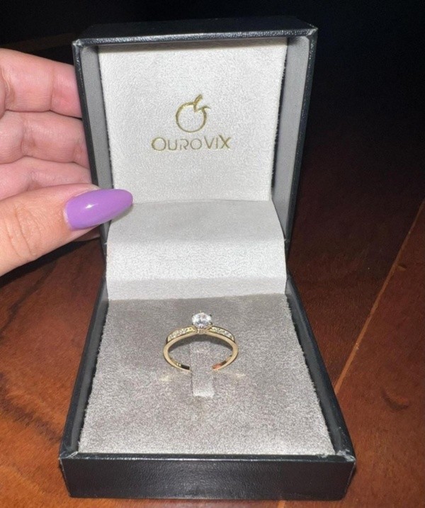 Reprodução/Instagram oficial de Ivy - Ivy mostra anel que ganhou de seu namorado.