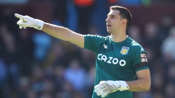Emiliano Martinez of Aston Villa in action during a Premier League match / Chris Brunskill/Fantasista/Getty Images