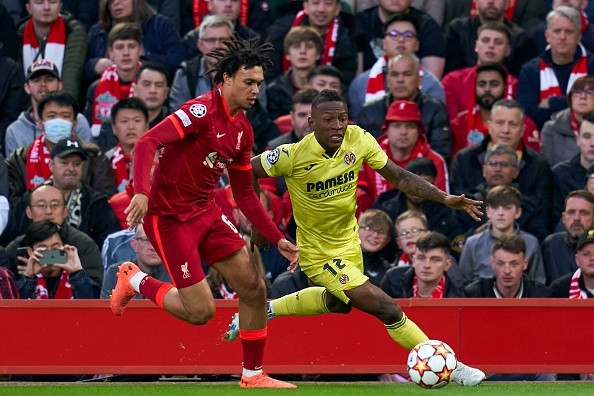 Acción de juego entre Liverpool y Villarreal. Getty.