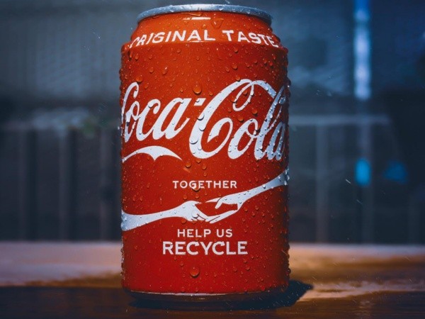 Foto: Pixabay - Uma lata de Coca-Cola.