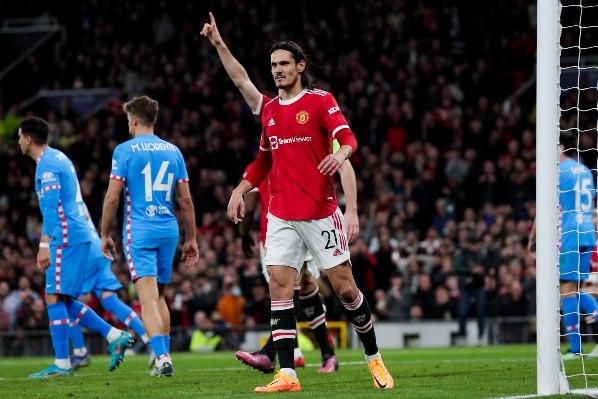 Cavani en partido con United. Getty.