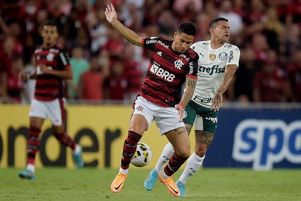 Gomes en acción con Flamengo. Getty.