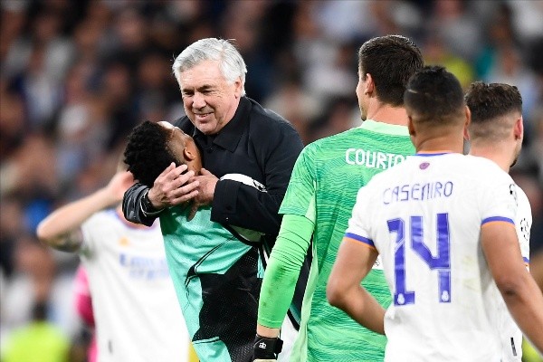 Carlo Ancelotti en los festejos de anoche: Getty