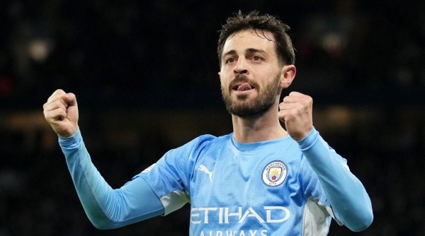 Bernardo Silva, una de las opciones para el mediocampo de Barcelona