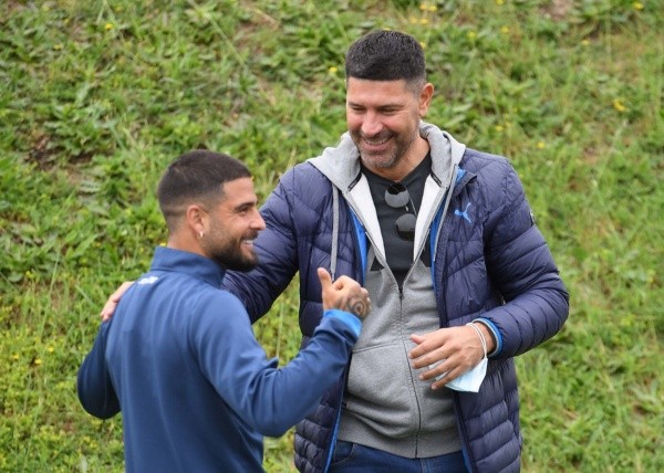 Pampa Sosa junto a Lorenzo Insigne en una de sus visitas al entrenamiento del Napoli.