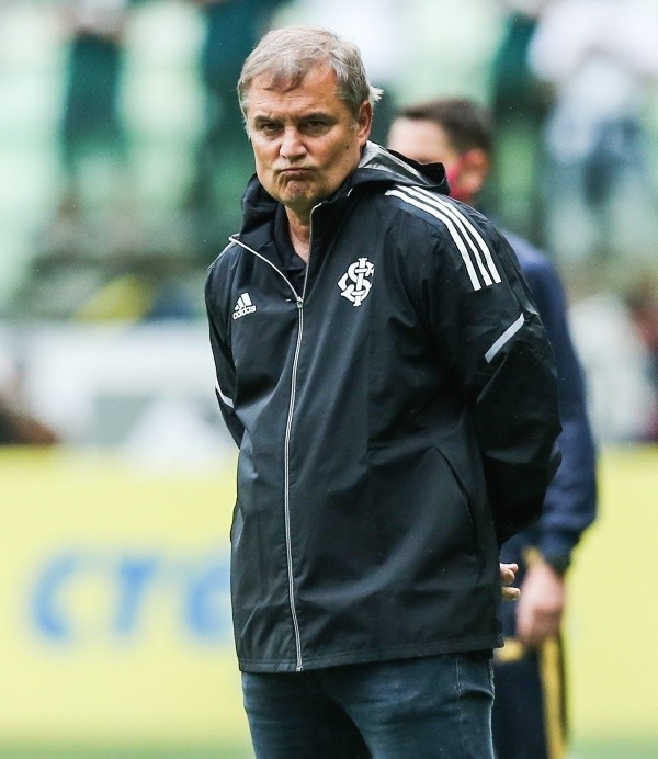 Diego Aguirre dirigiendo al Inter en 2021 (Getty Images)