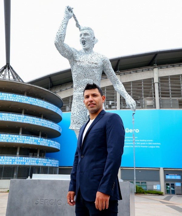 La estatua y el Kun Agüero