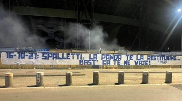The poster that was put up by Napoli fans / AS