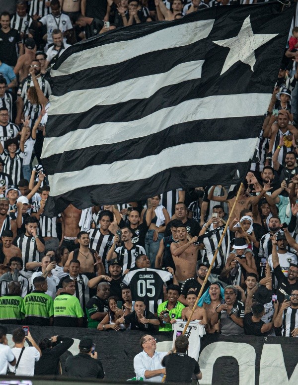Botafogo vira no final sobre Fortaleza e Textor festeja com torcida