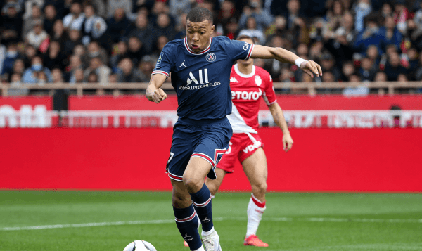 Mbappé en acción con PSG. Getty.