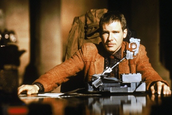 Blade Runner, con la música de Vangelis (IMDb).
