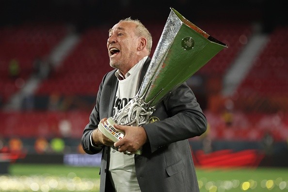 Peter Fischer en festejo de Europa League. Getty.