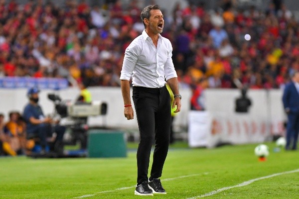 Diego Cocca, identificado con sus jugadores (Imago 7)