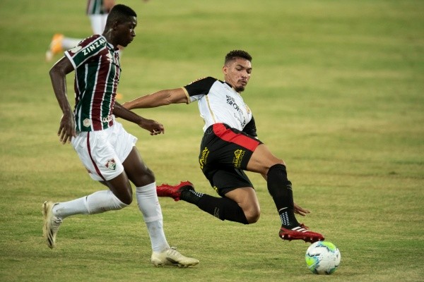 Foto: Jorge Rodrigues/AGIF - Adryelson tem chances de ser reintegrado ao Sport para a Série B no meio do ano