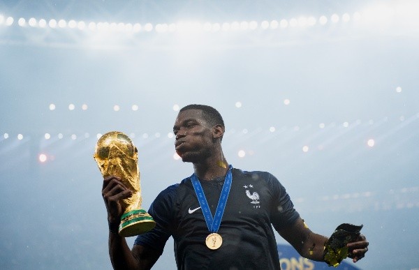 Pogba con la Copa del Mundo.