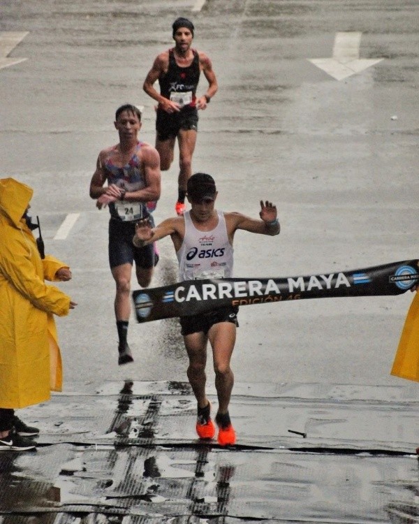 Joaquín Arbe, ganador entre los hombres.Foto: Club de Corredores.