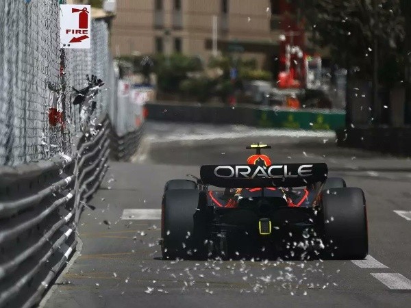 Checo Pérez mató a una paloma