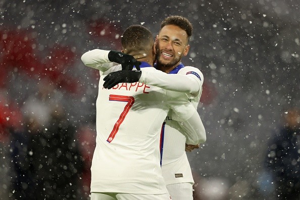 Mbappé y Neymar en festejo con PSG. Getty.